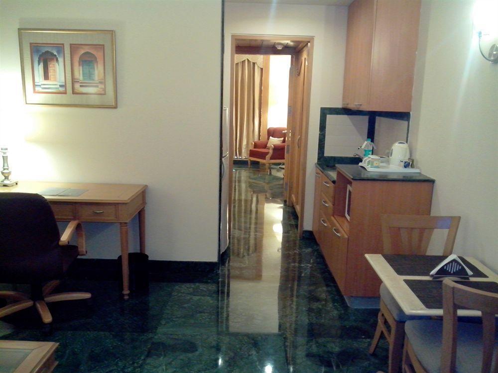 Savoy Suites Noida Extérieur photo