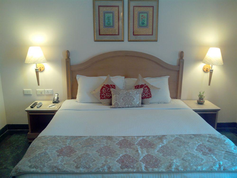 Savoy Suites Noida Extérieur photo