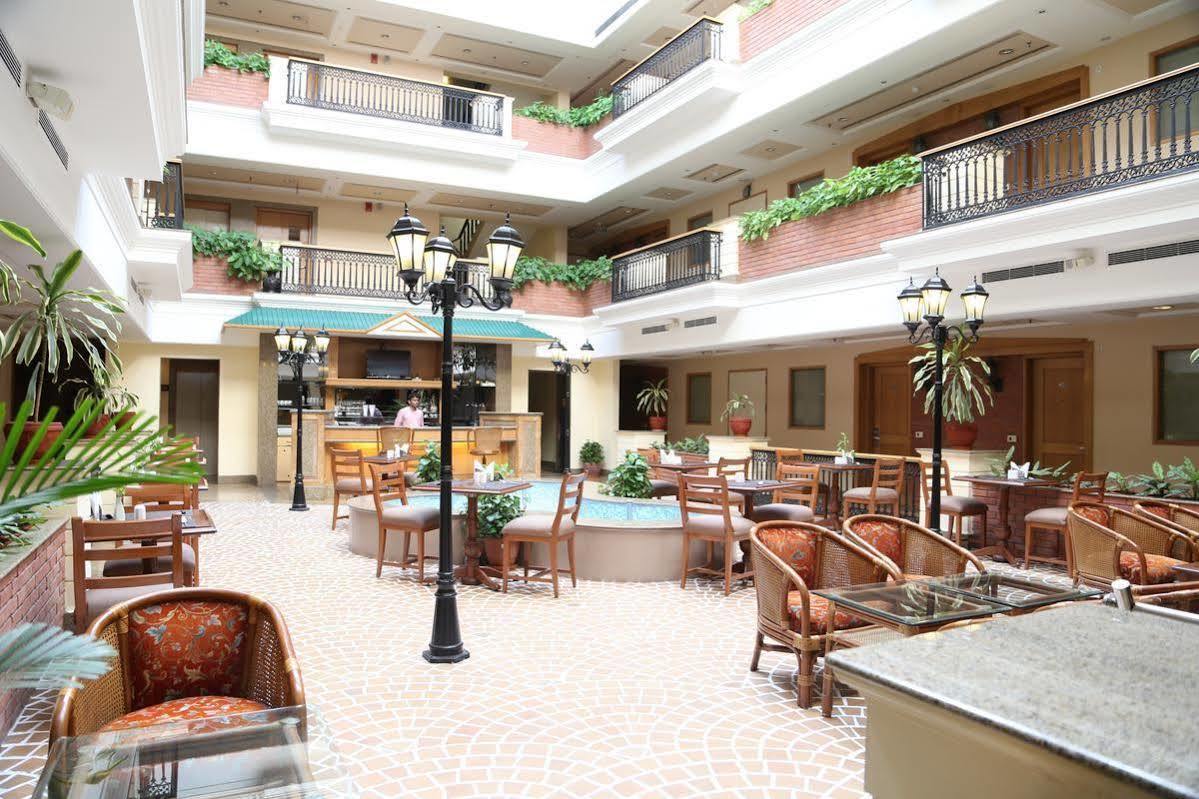 Savoy Suites Noida Extérieur photo